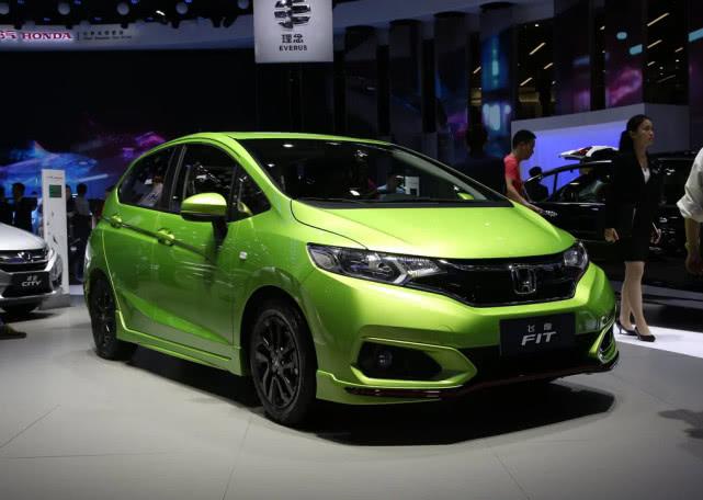 10万级女生最爱开的车,外观时尚空间舒适,堪称广汽杀手锏