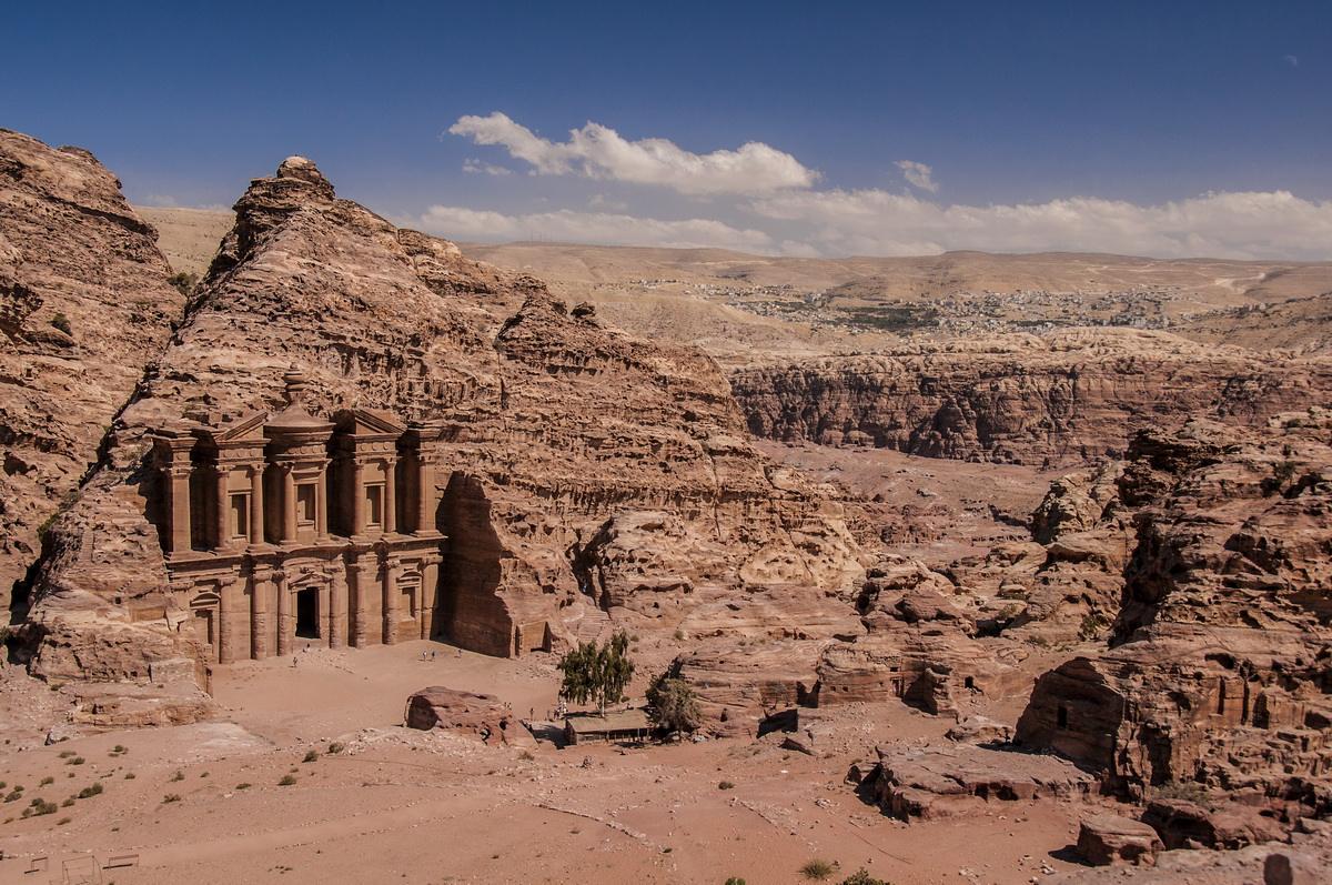 深受男游客喜爱的中东国家,满街都是长腿美女,旅游资源也很丰富