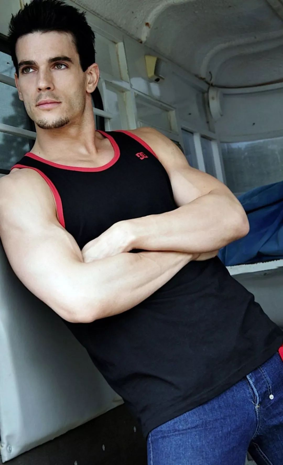 而《teenage dream》是katy perry mv中最受好评的男模特josh kloss!