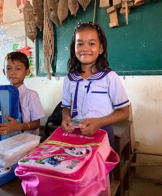 儿童节| 柬埔寨孩子们收到了"来自熊猫国度的礼物"!