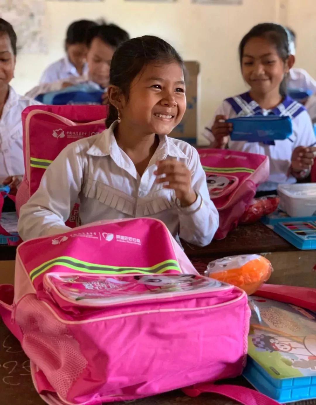 儿童节| 柬埔寨孩子们收到了"来自熊猫国度的礼物"!