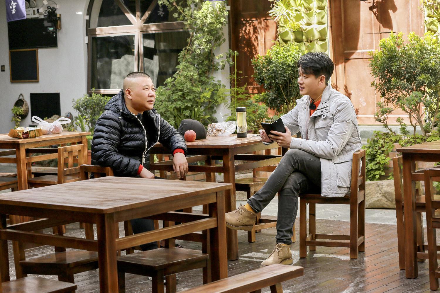 佟大为大叔小馆自创凌波微步舞与郭京飞搞笑互怼