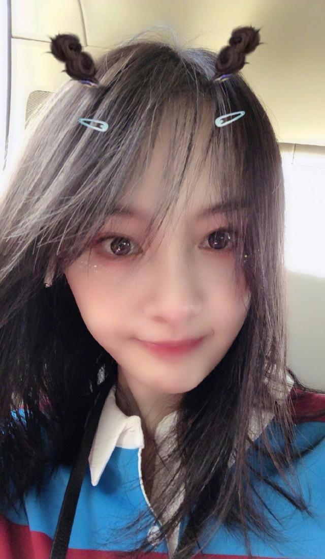 郑爽罕见晒特写自拍,滤镜下的她依然清纯,与新男友相处甚佳
