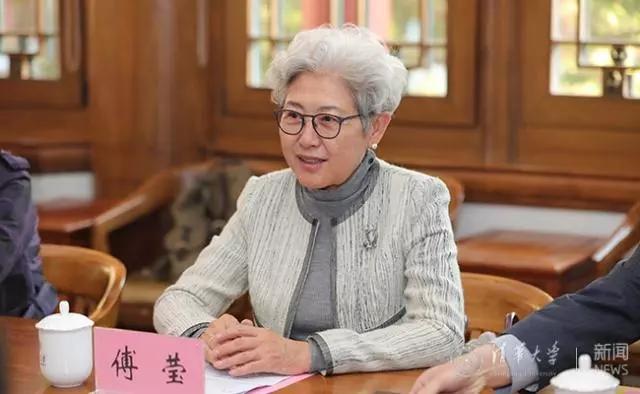 图片来源于清华大学新闻网陈旭在讲话中感谢傅莹对清华大学的信任与