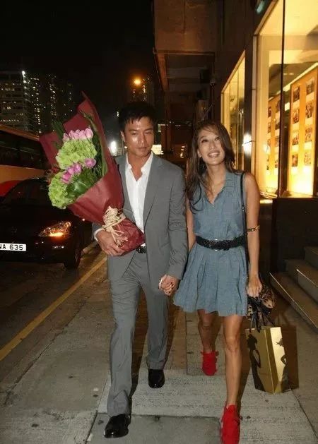 跟安志杰分手后,谢婷婷又与名媛李桂兰儿子戴尚安交往过.