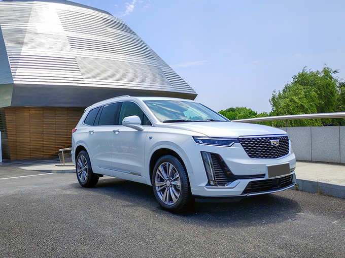 国产凯迪拉克xt6内饰首次曝光中控台用上金丝楠木饰板