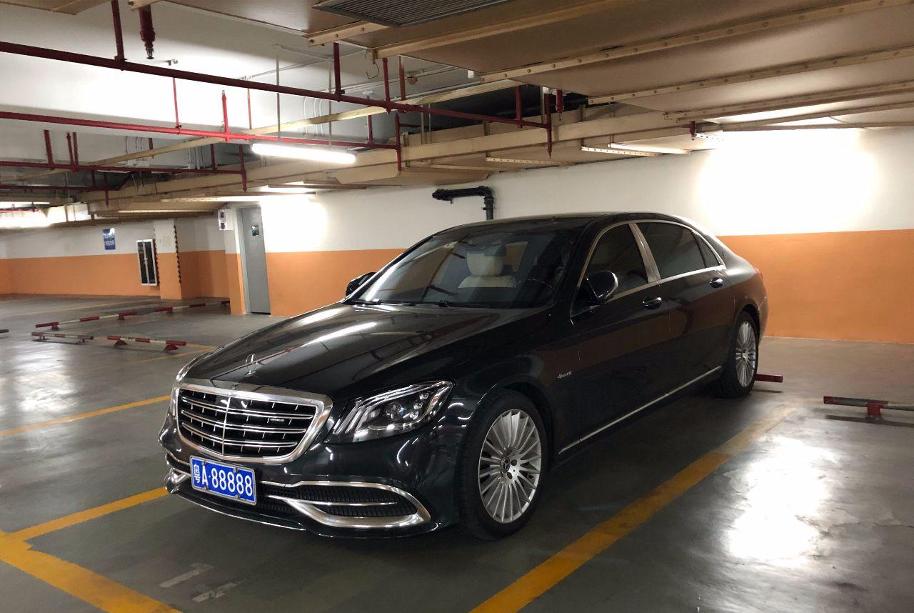 比如说粤v88888,拍卖的价格是250万,而粤b88888的转让费据说要600万.