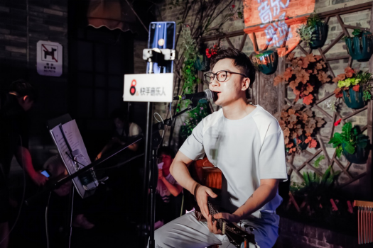 快手音乐人开启系列街头演唱会我要变好看唱响成都