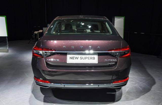 增加氛围灯,车尾带字母,新款斯柯达速派亮相深港澳车展!