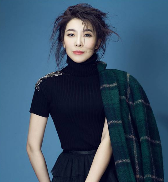 本可借此跻身一线女星的张棪琰,却在最关键的时候选择了结婚生子,据悉