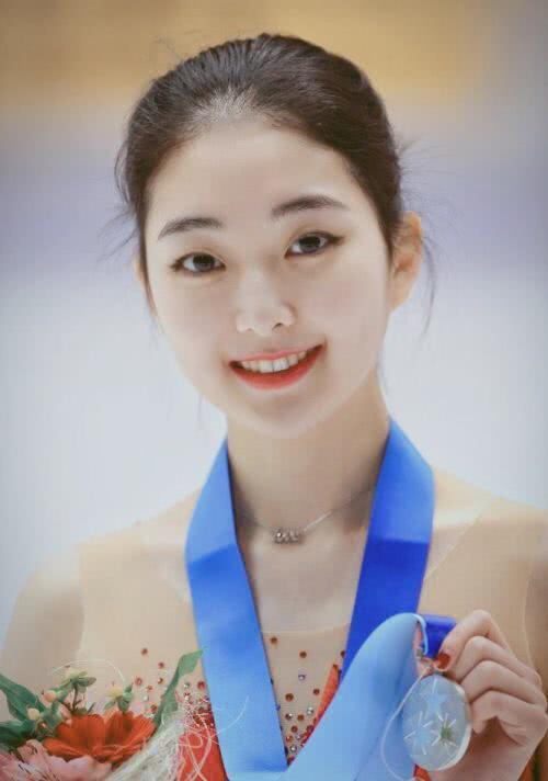 花滑人气女神李子君屡惹争议提前退役化身学霸考取硕士