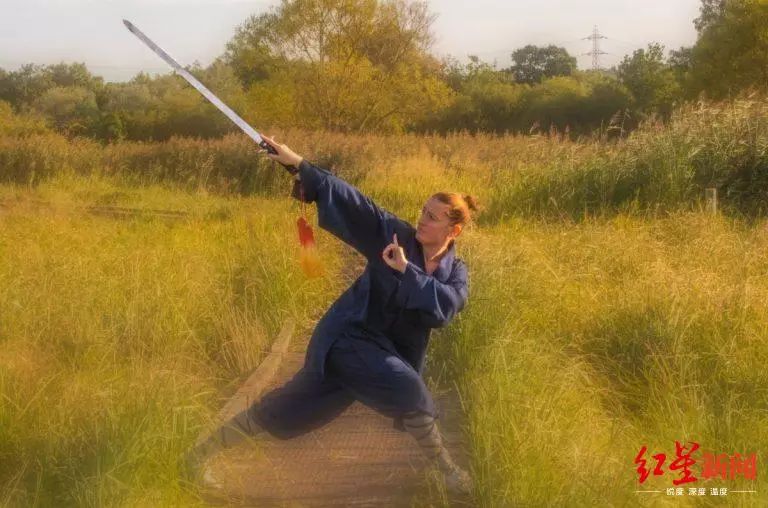 英国女子学少林功夫:拳剑矛鞭通通不在话下|地铁报|玛蒂娜|武术_新浪新闻