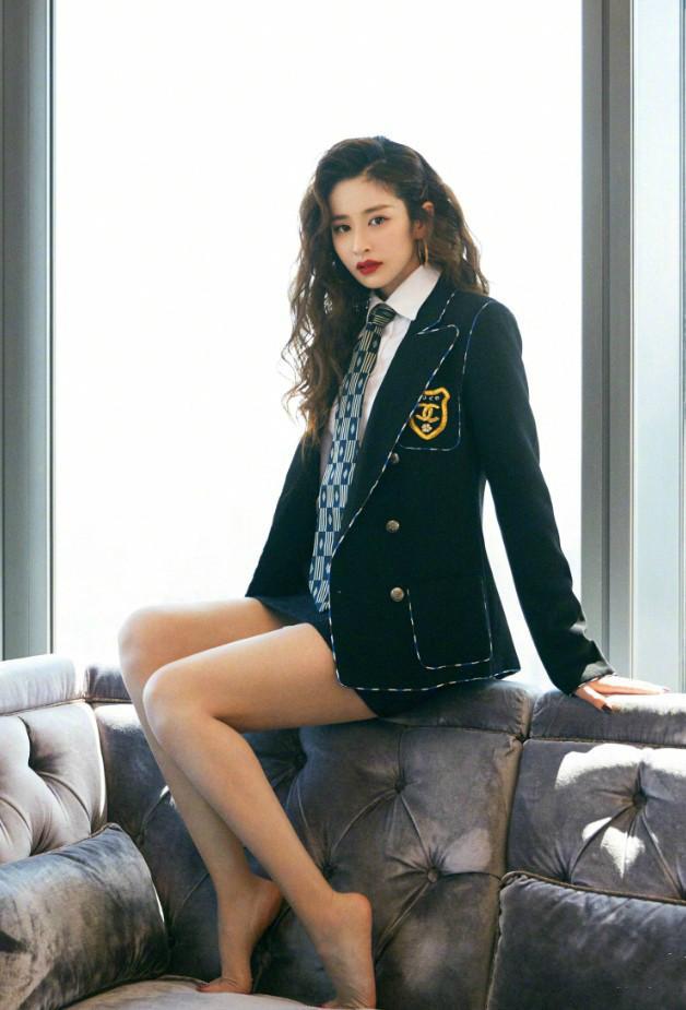 自曝靠吃老干妈减肥的颖儿如今再没反弹过穿校服美成18岁