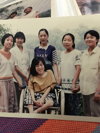 洛洛和她的朋友圈:一个知道很多秘密的女孩 洛洛与青春期的伙伴。