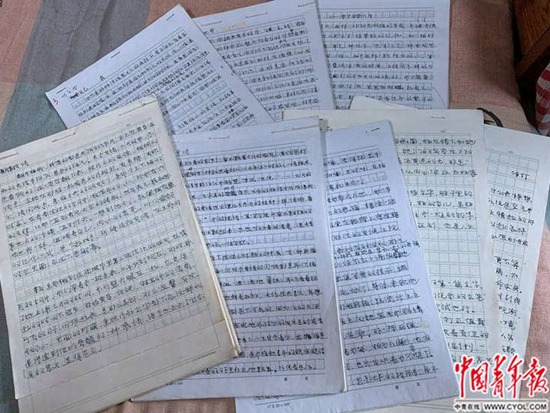 洛洛和她的朋友圈:一个知道很多秘密的女孩 手写的书稿。杨杰/摄