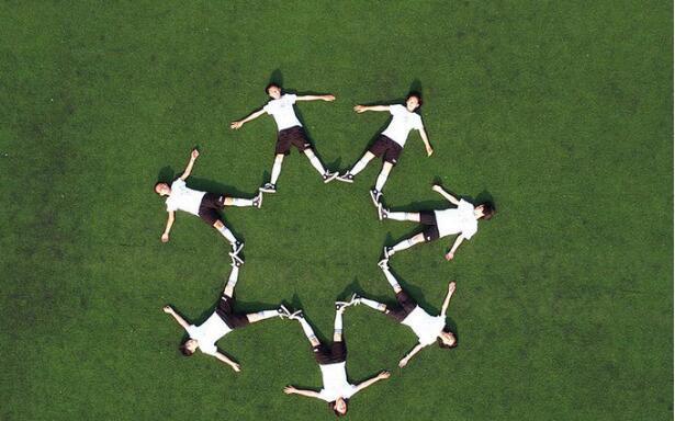 毕业季难舍同学情用三星galaxya40s记录美好青春