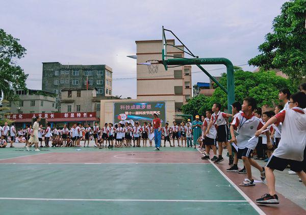 科技成就梦想丨容县容州镇中心学校第十一届科技节活动