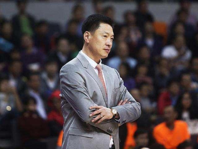 cba名帅遇到抠门老板,投奔大方老板就能拿冠军