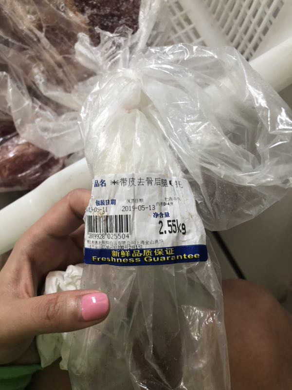 疑似过期的食品  受访者供图