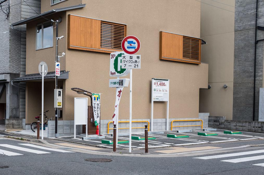 日本街头实拍:最小停车场只一个车位,停车价格贵造就城市不堵车