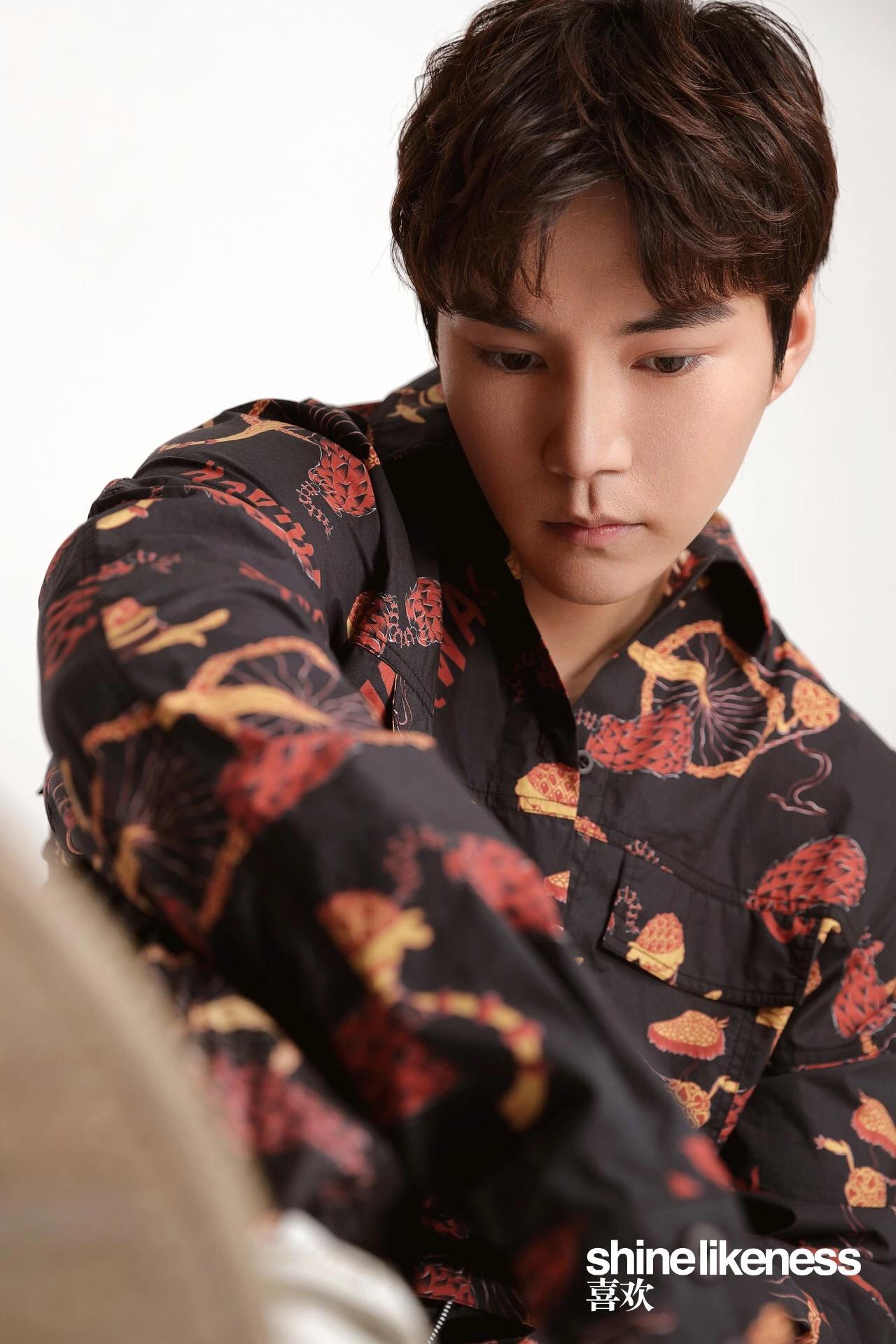 孙博豪全新写真曝光 风格百变玩转时尚态度