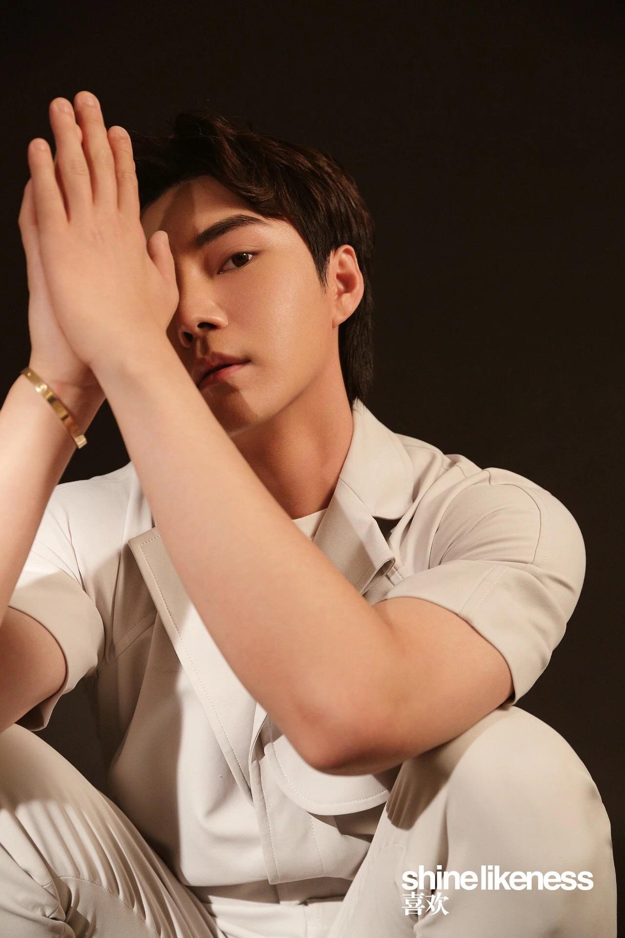 孙博豪全新写真曝光 风格百变玩转时尚态度