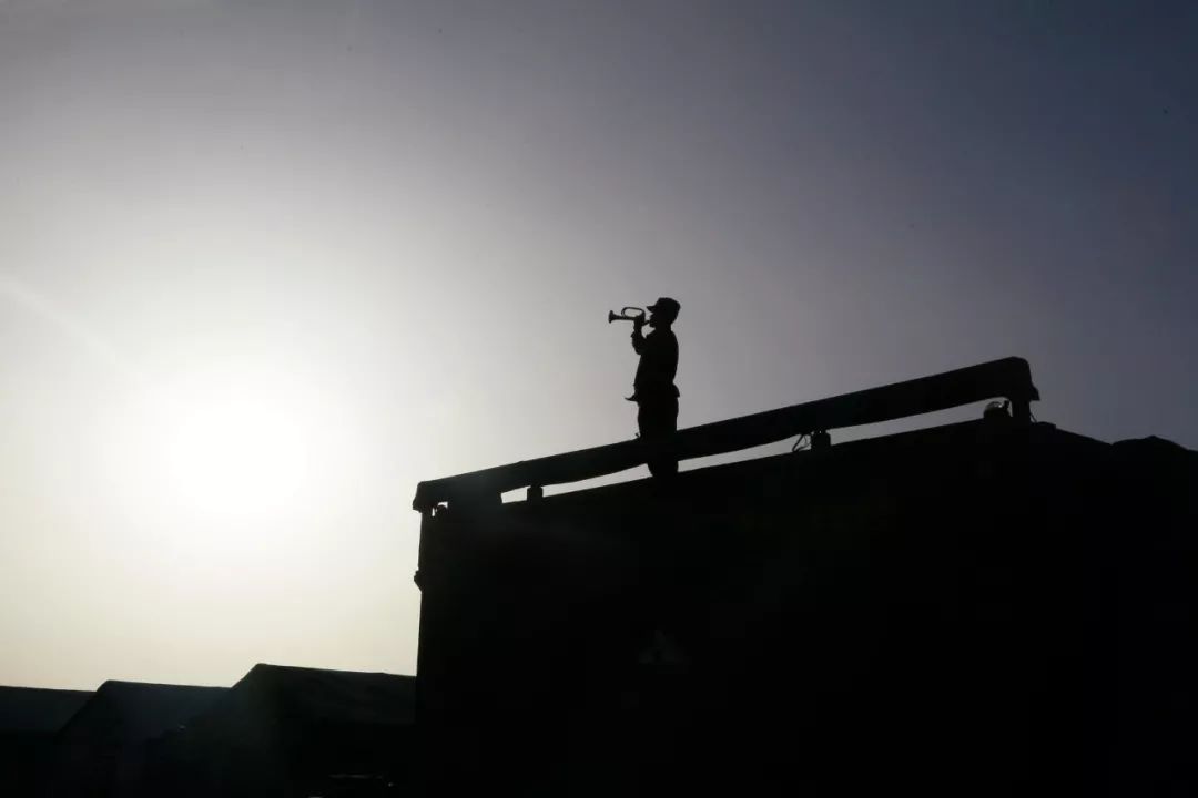 司号员准时将每天的号角吹响新疆,在这片全国面积最大的省级行政