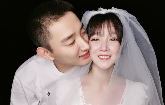 于小彤和陈小纭晒婚纱照,亲吻脸颊秀甜密,上演