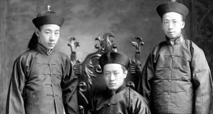 从中铨掘盗多尔衮墓的结果来看,多尔衮的后人是自曝家丑,因为墓中这些