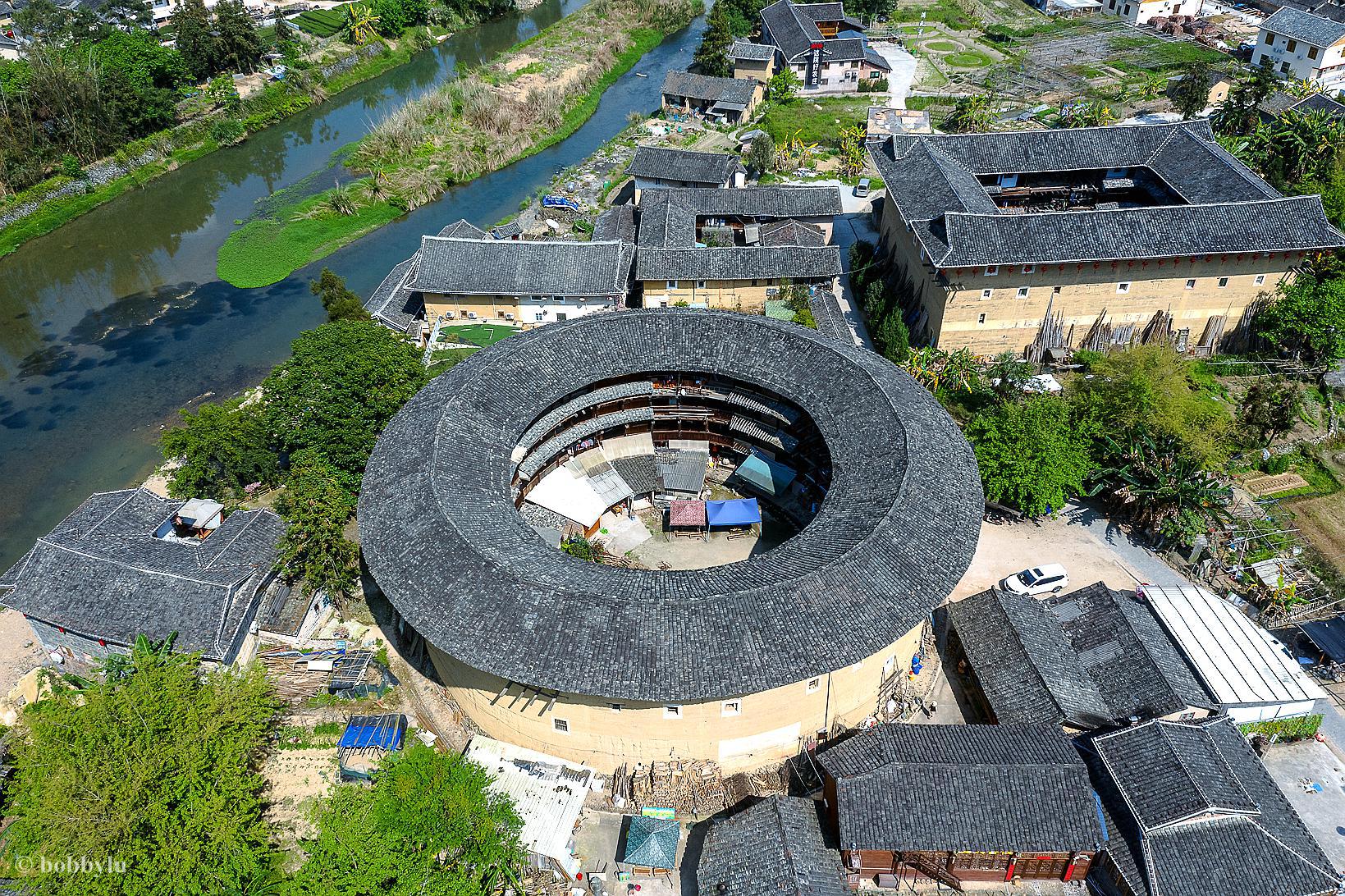 早在千年以前,这里就有了居民筒子楼,千人百户和谐共处