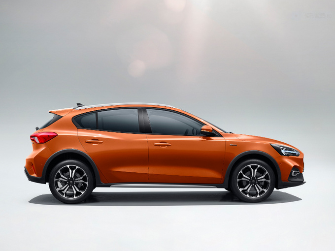 全新福克斯active重庆车展首发 引领跨界风潮