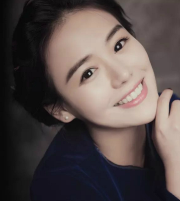 2,额高眉秀的女性聪慧贤能,虽有野心,却知道如何聪明的掩饰或表达.