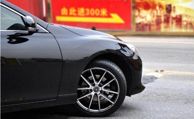 为啥很多豪车的轮胎很宽?我能换成一样的吗?