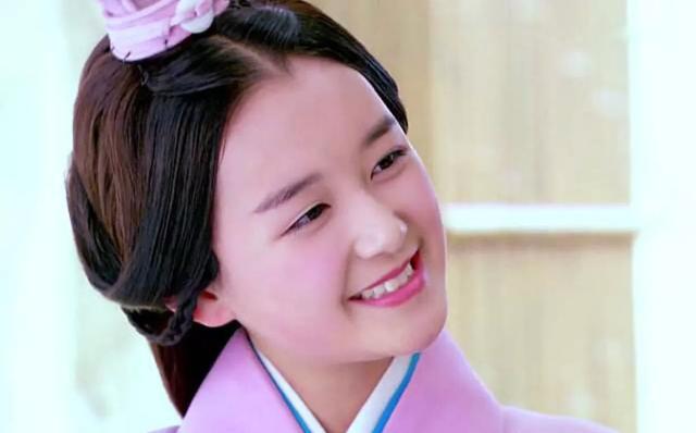 蒋依依在《班淑传奇》里饰演关晓彤的妹妹,是个敢爱敢恨,有仇必报