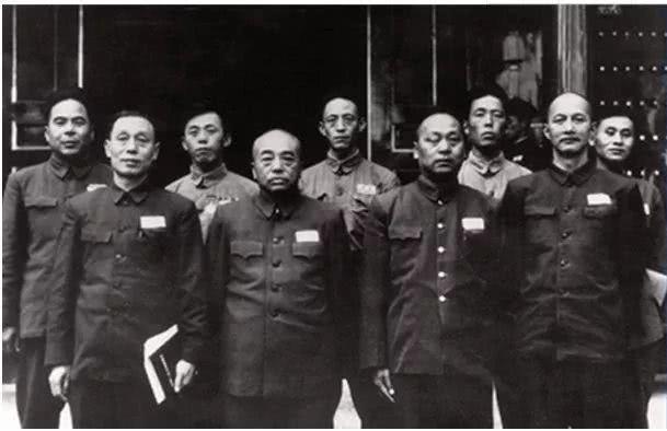 惹不起的上将,批斗会上拍桌怒吼力挺彭德怀,吓得造反派脸色发白|洪学智|造反派|彭德怀_新浪新闻