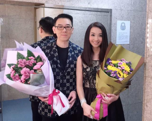 娶张智霖前女友为妻,如今52岁成不老男神|王书麒|许秋怡|张智霖_新浪