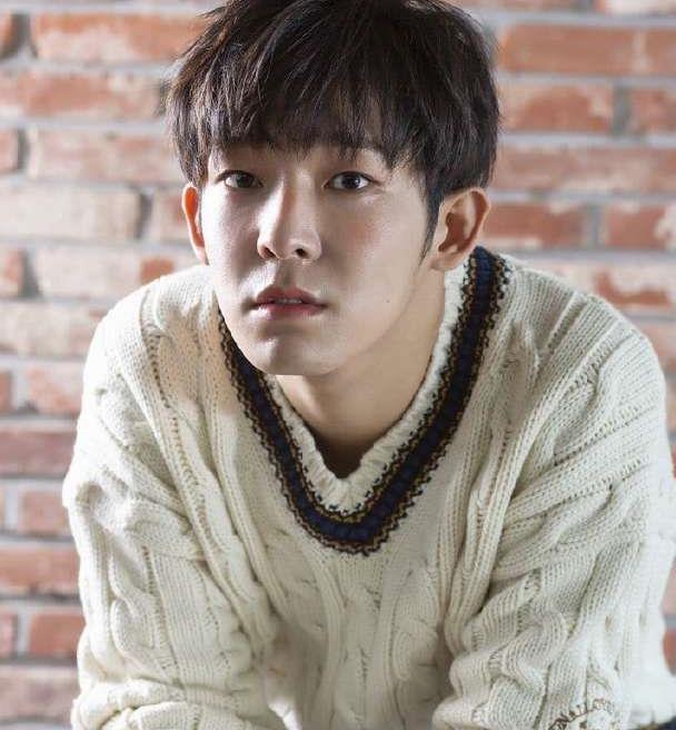 韩国歌手张才人在社交平台爆出聊天记录指责男友南太铉出轨