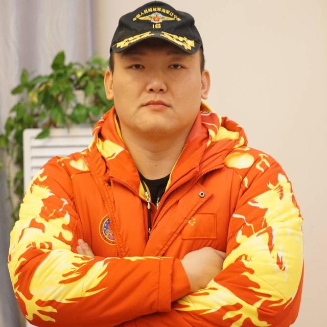 张君龙出席活动尽显拳王风采中国泰森冲击世界王位蓄势待发