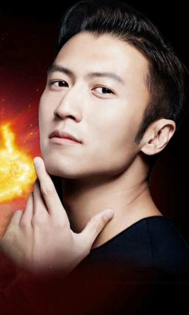 他一出生就登上杂志封面,却因恋情困扰不断,而被忽略背后才华