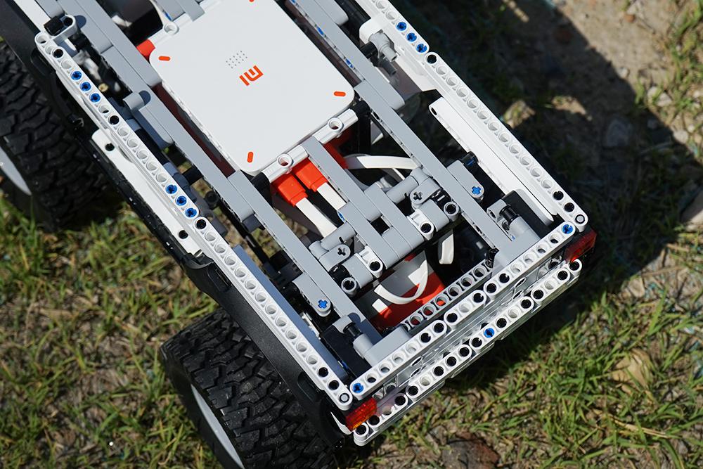 米兔智能积木越野四驱车上手