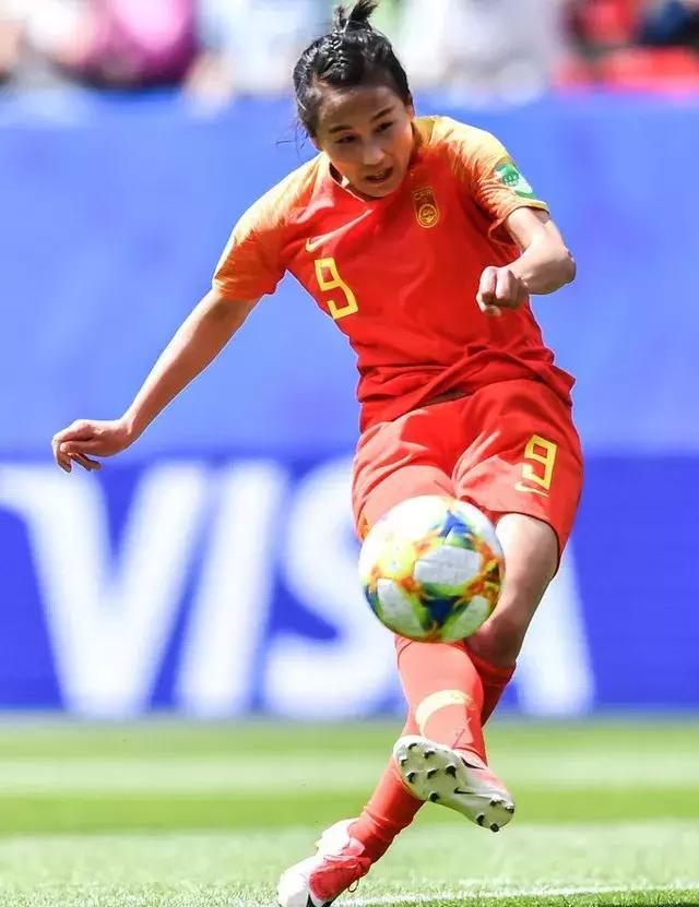 杨丽赛后向球迷道歉,球迷不接受的理由感人|杨丽|球迷|女足_新浪新闻