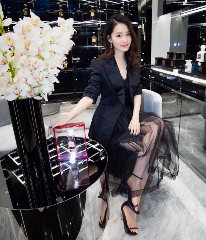 盘点娱乐圈八位小脚美女明星,看看谁的鞋码最小?