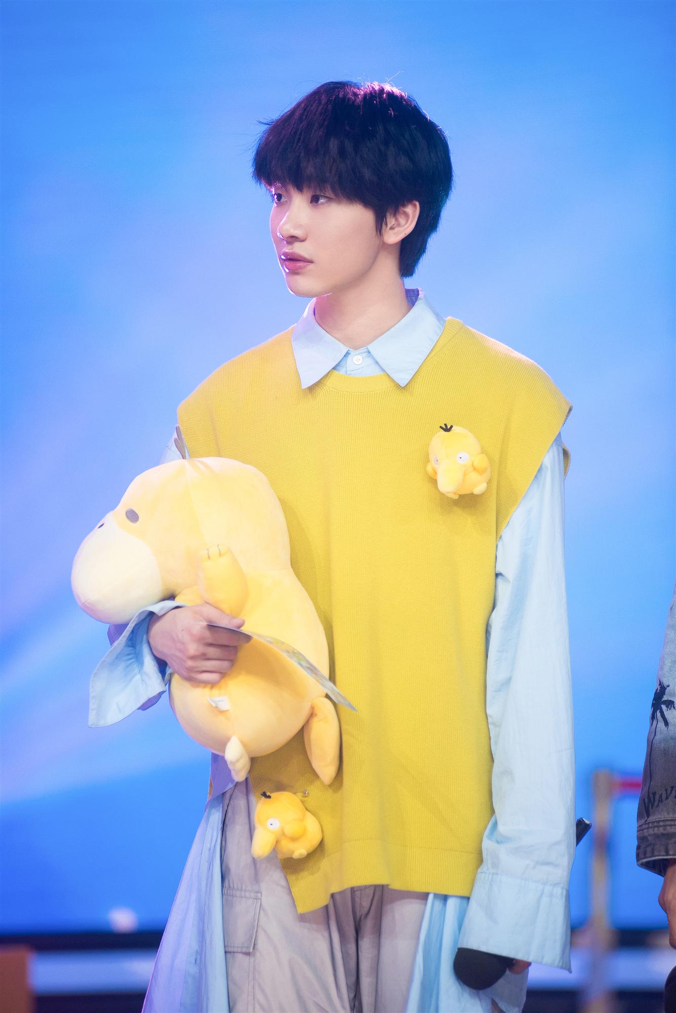 连淮伟《天天向上》首秀可爱值飙升 自创舞蹈悠悠球大秀养眼吸睛