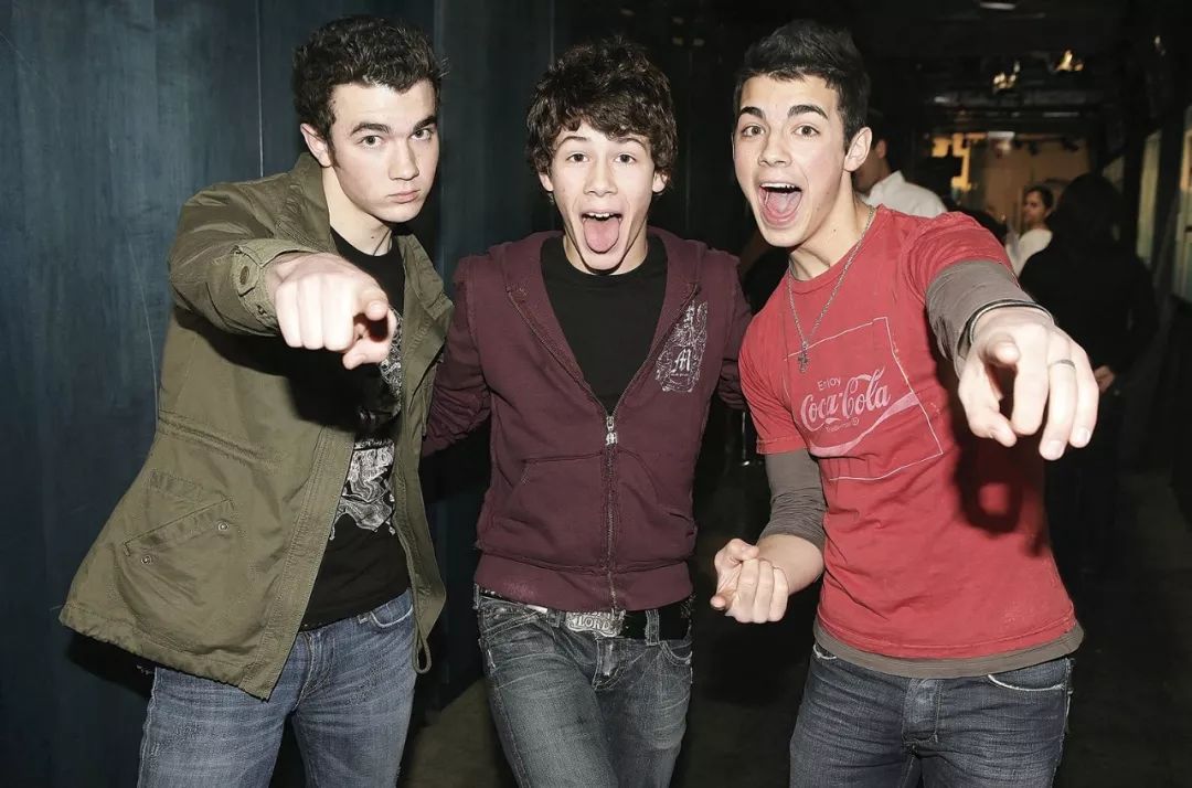 jonas brothers 新专辑首周预测销量35万,重回巅峰!