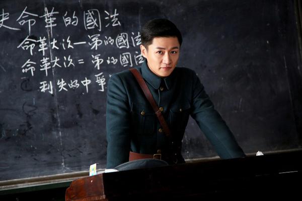 该剧讲述了黄埔军校破天荒的第一次征收了女兵,庄园,夏思怡等180余名