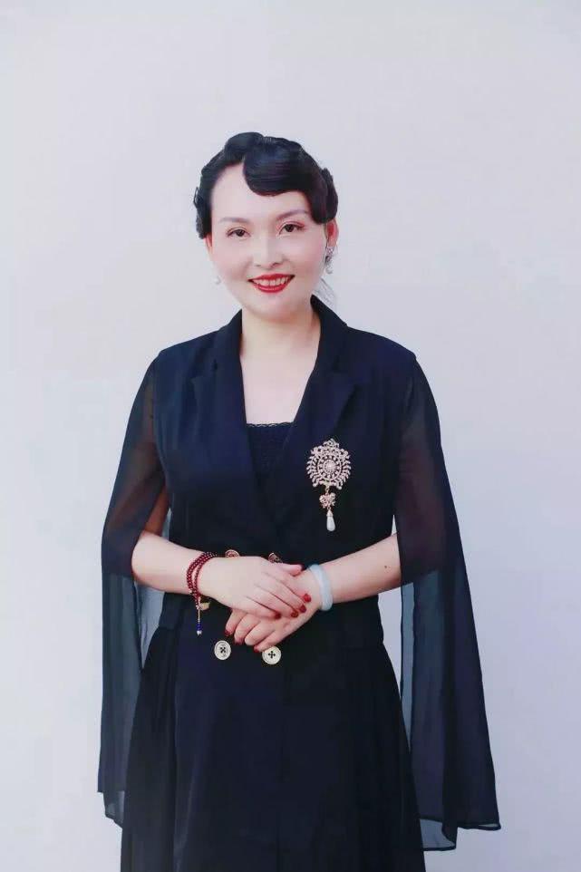 王芊雅论坛主持人苏州芊雅文化传媒有限公司ceo陈 岚苏州中浩贸易有限