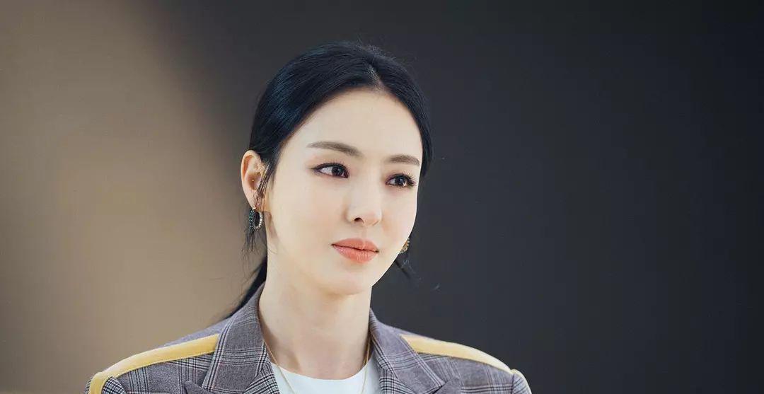 配角有李多喜,《内在美》里圈粉不招恨的女二,还有全惠珍,就是《迷雾