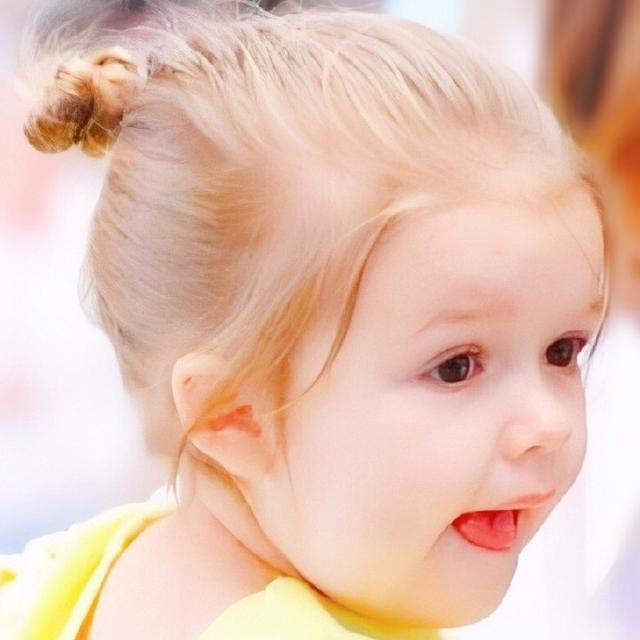 小七幼年照太招人喜欢!贝克汉姆和维多利亚 对七公主宠爱有加