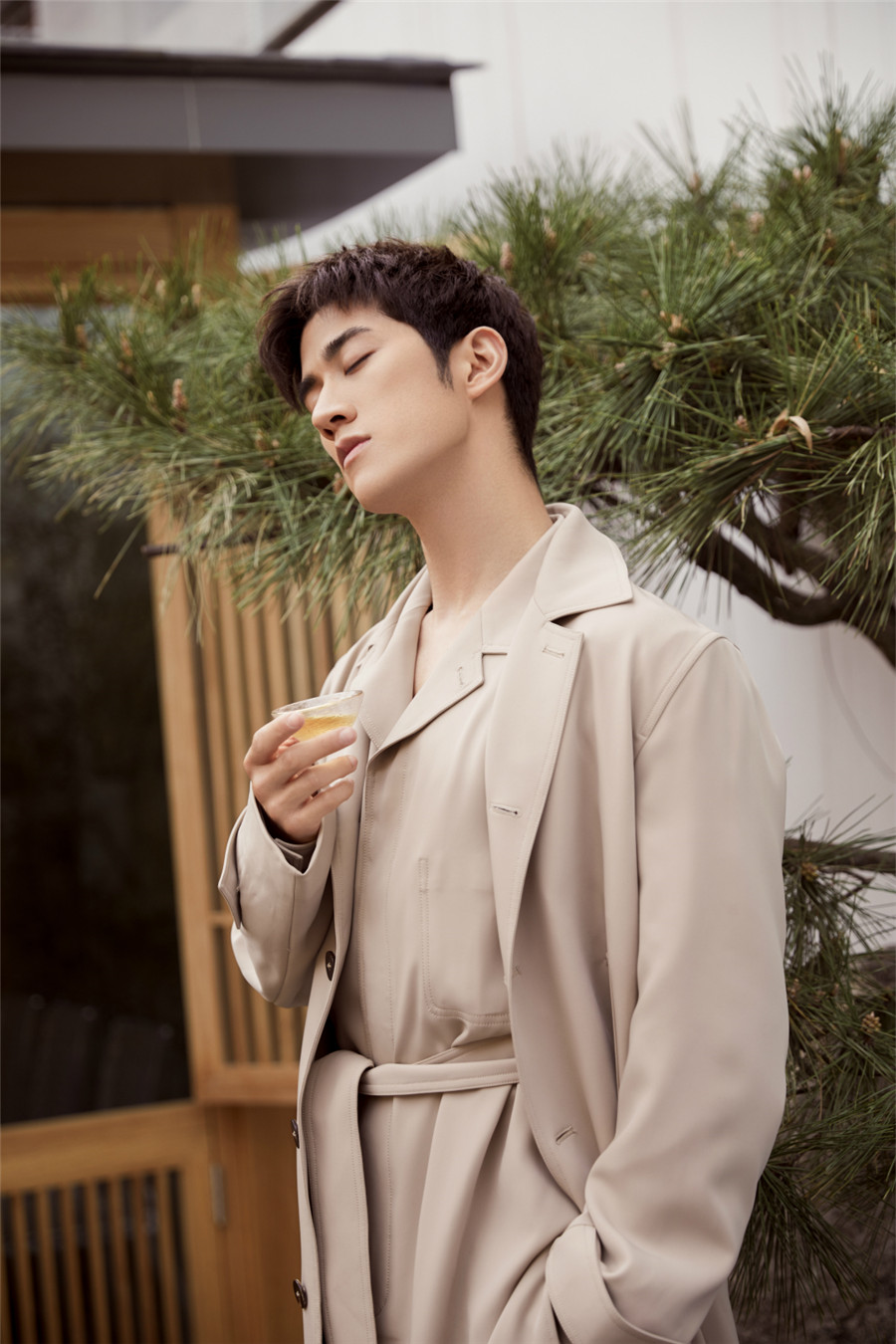 李治廷全新写真曝光白发热播无忧为家国与爱倾付