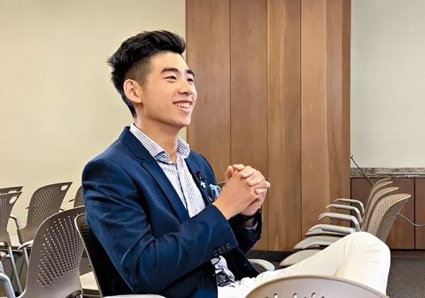 赌王千金何超盈“过大礼”壕无人性,她未来老公也不简单!
